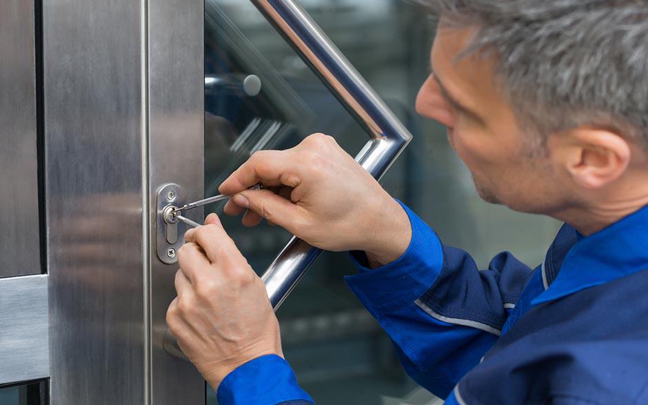 changer serrure de porte Paris 18